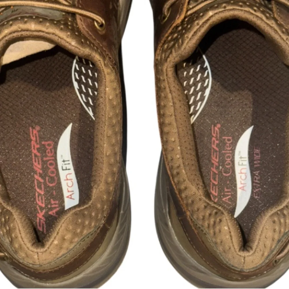 New authentic Skechers leather memory foam arch fit boat shoes men’s 11 display